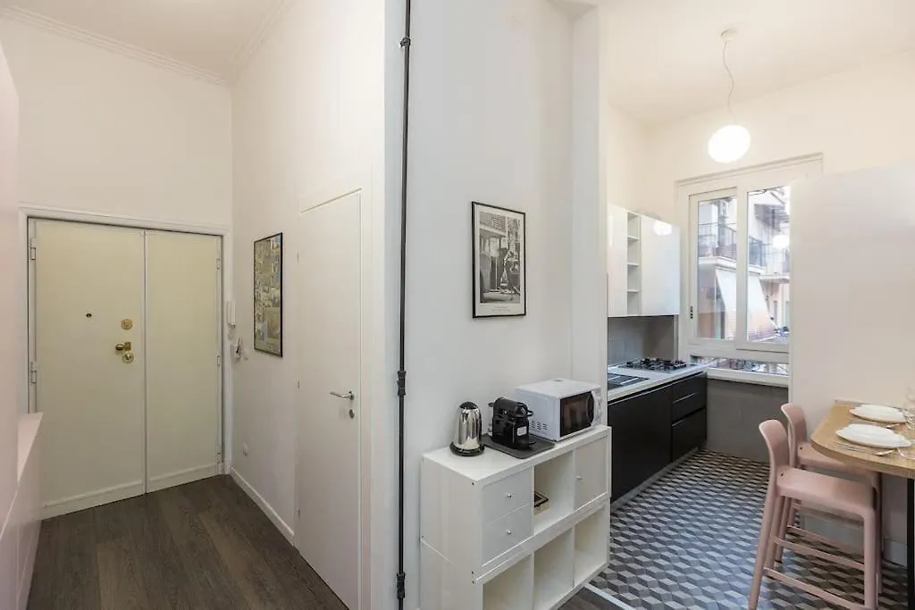 Elegant Roman Suite Near The Colosseum And Metro Apartment