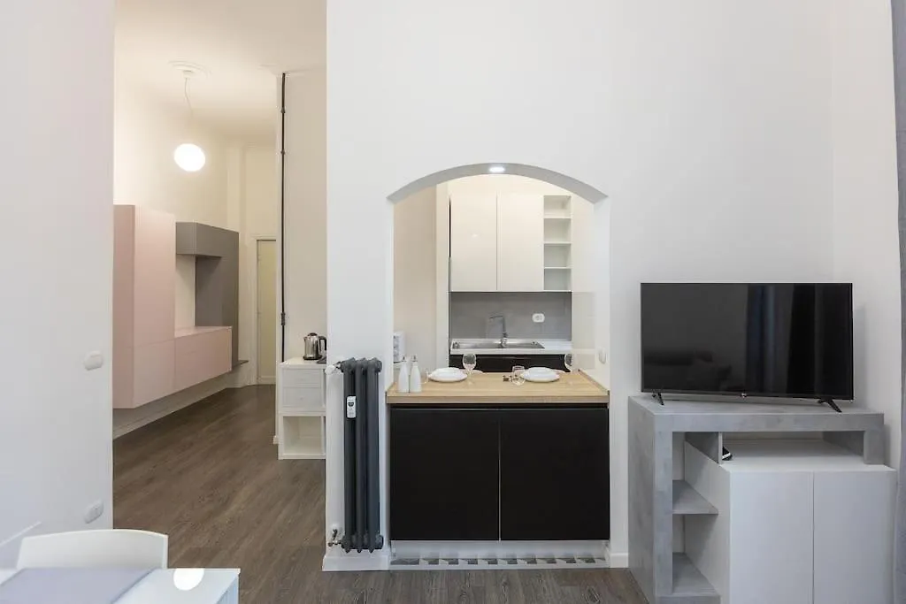 Apartment Elegant Roman Suite Near The Colosseum And Metro