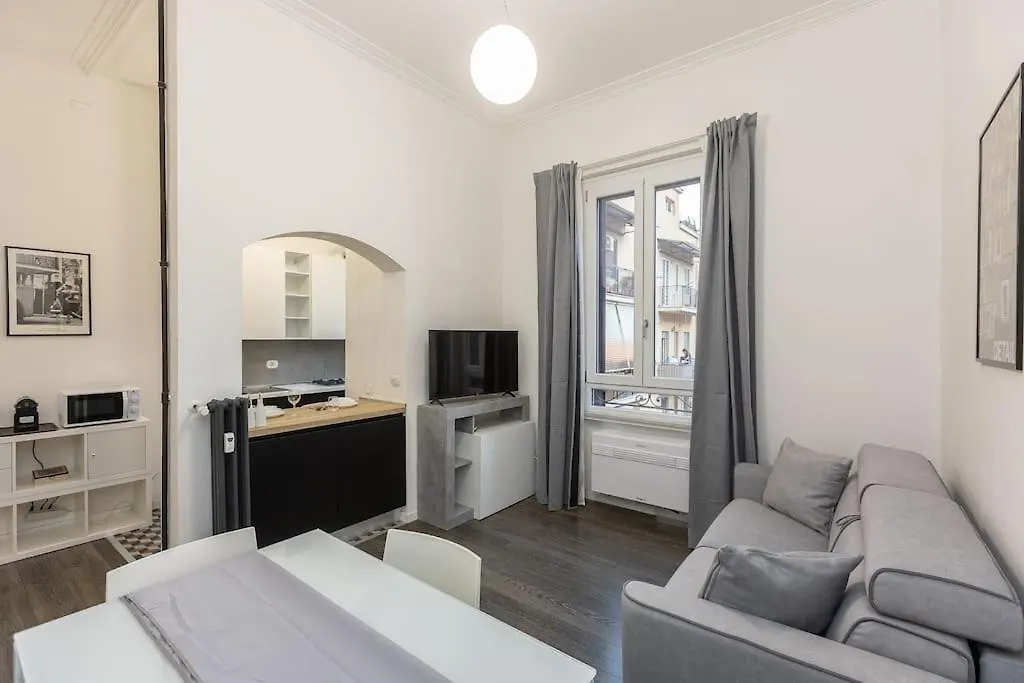 Elegant Roman Suite Near The Colosseum And Metro 0*, Rome