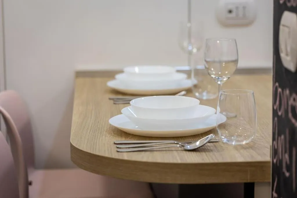 Apartment Elegant Roman Suite Near The Colosseum And Metro Italy