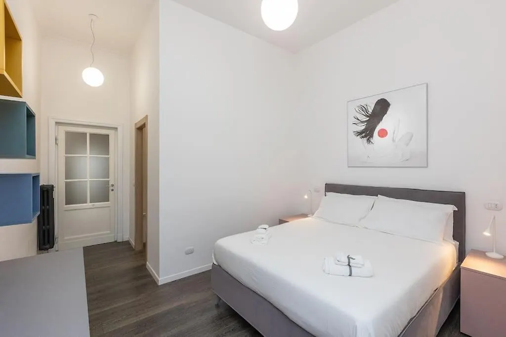 Elegant Roman Suite Near The Colosseum And Metro 0*, Rome
