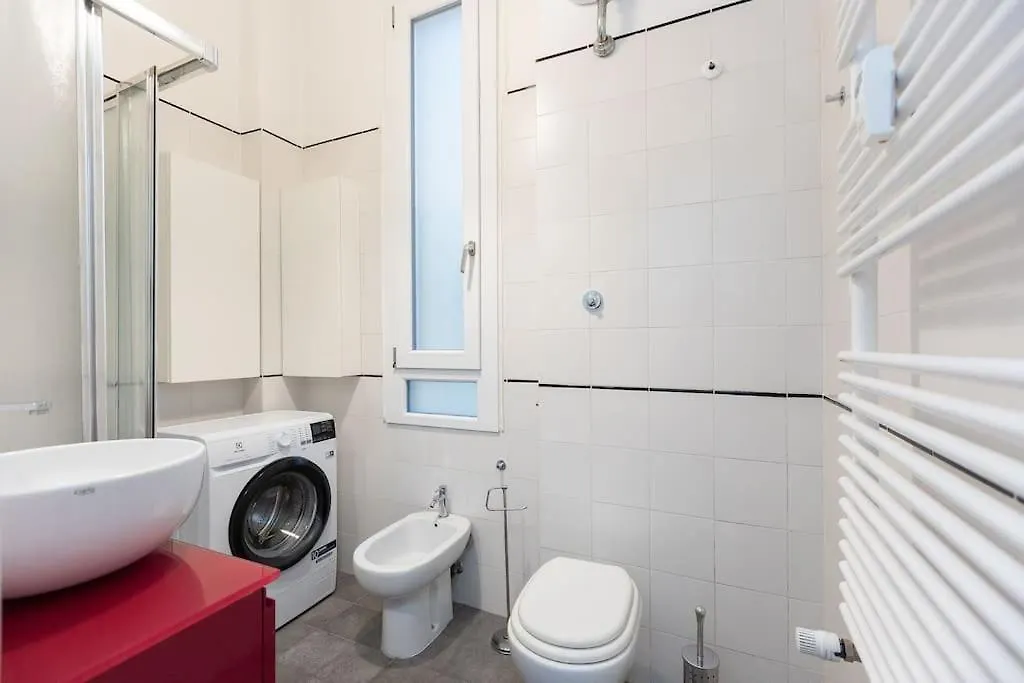 Apartment Elegant Roman Suite Near The Colosseum And Metro Italy