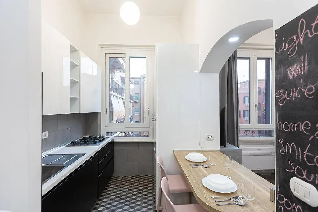 Elegant Roman Suite Near The Colosseum And Metro