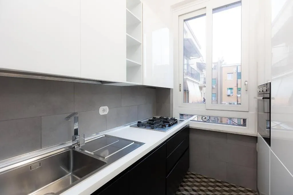 Elegant Roman Suite Near The Colosseum And Metro Apartmán